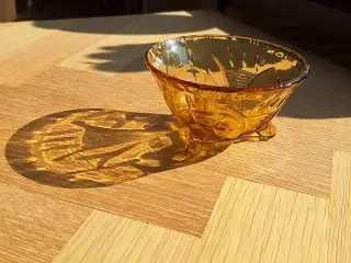 Skål i presset glas 