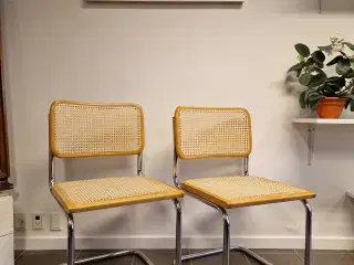 Et par klassiske frisvinger stole.