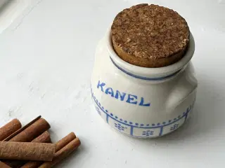 Kanelkrukke, Aksini Stentøj