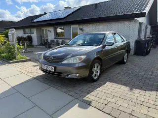Toyota Camry 2.4 VVT-i sedan