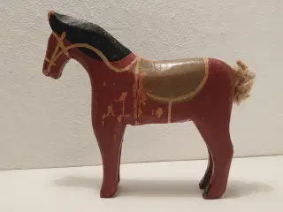 Fængselslegetøj: Mellemstor hest L 16,5cm H 16,5cm
