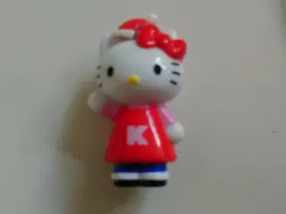 Hello Kitty minifigur m/nissehue 4 cm