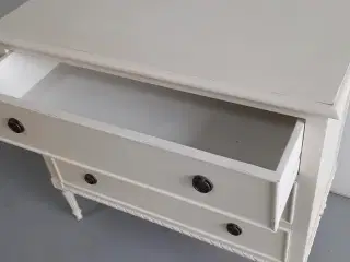 Flot hvid kommode