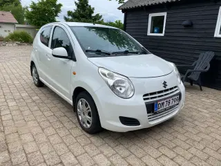 Suzuki Alto fin lille økonomisk bil.