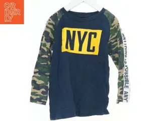 Langærmet trøje med kamuflage ærmer fra Amsterdam (str. 110)