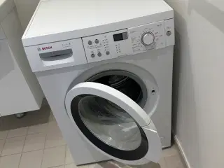 Bocsh Vaskemaskine velholdt og velfungerende.