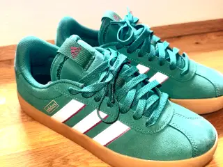 Helt nye Adidas sko str. 40