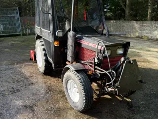 Mini traktor med fræser