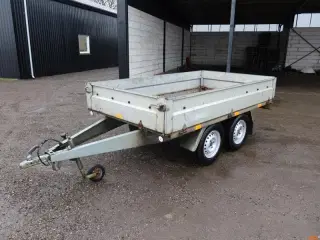 TRAILER, VARIANT