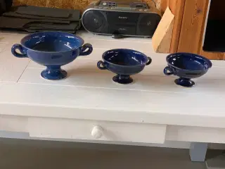 Blå keramikskåle.