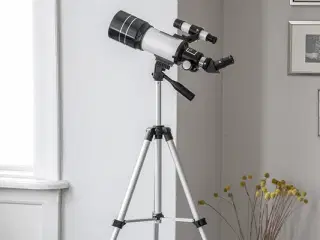 Teleskop med stativ