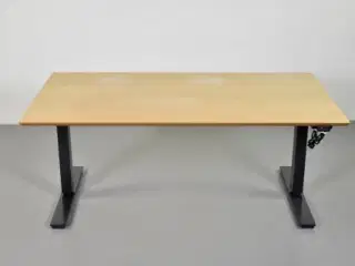 Hæve-/sænkebord med plade i ahorn, 160 cm.