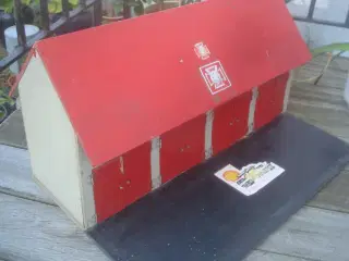 FALCKSTATION , anslået 85 år GL, m/4 GARAGEPORTE, 