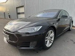 Tesla Model S  70D