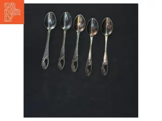 Sæt med fem teskeer (str. 12x2,5 cm)