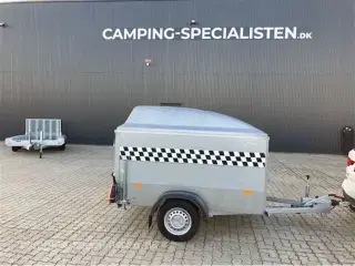 2023 - Selandia Gokart trailer    NY GOKART TRAILER med plads til to gokarts, model 2023 med bremser  kan ses hos Camping-Specialisten.dk