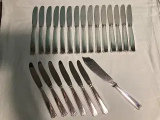 Pletsølv middagsknive og lagkagekniv