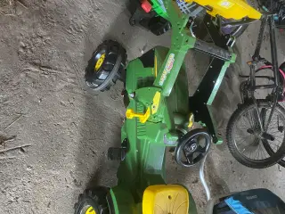 Traktor med vogn og pedaler