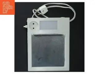 Elektrisk spejl med stikkontakt fra EVA (str. 23x18 cm)