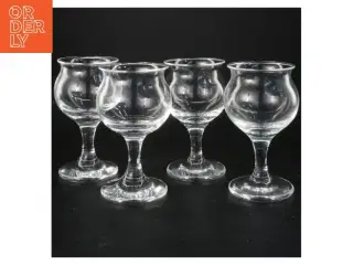Sæt med fire glas (str. 7x13 cm)
