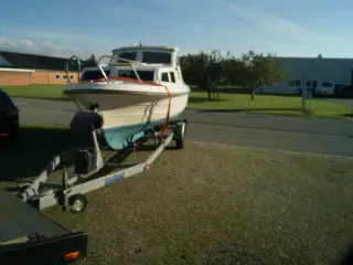 Motorbåd, norsk Myra, 28hk, m. trailer. 