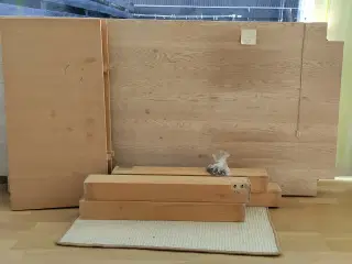 Spisebord 10-12 personer lyst sæbebehandlet eg