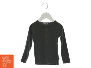 Langærmet bluse fra Pomp de Lux (str. 98)