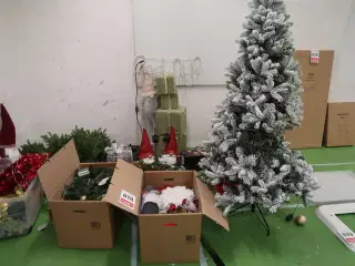 Stort parti julepynt