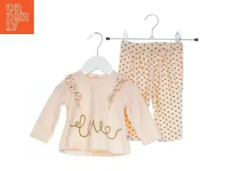 Lyserødt baby sæt med bluse og bukser fra Bi (str. 62)