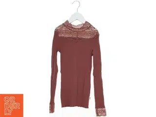 Langærmet bluse med blonde fra Pomp de Lux (str. 152)