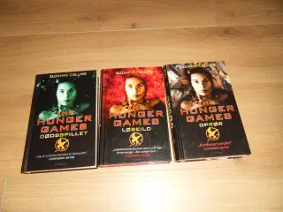 Suzanne Collins. Dødespillet. Løbeild. Oprør