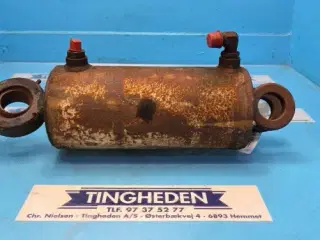 Valtra T213 Liftcylinder R.  V37787500
