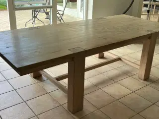 Stort håndlavet plankebord i eg
