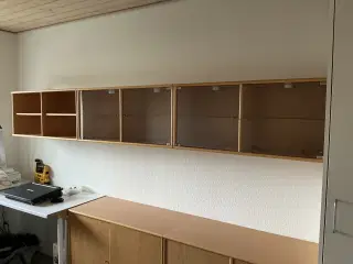 Skabe på gulv og skabe på væggen
