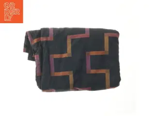 Sengetæppe med geometrisk mønster (str. 140x250 cm)