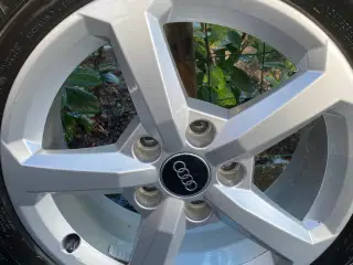 Audi alufælge med vinterdæk