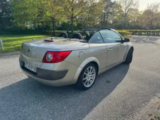 Kør sommeren i møde i en billig cabriolet 