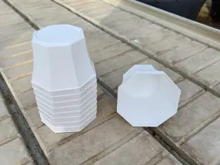 Plast potter til drivhuset