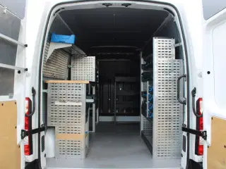 Renault Master IV T33 2,3 dCi 150 L2H2 Kassevogn