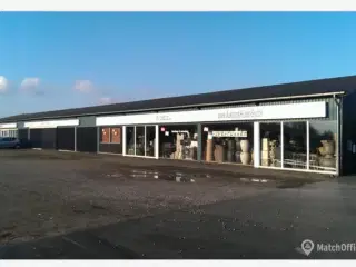 Lagerhal med mange muligheder udlejes!