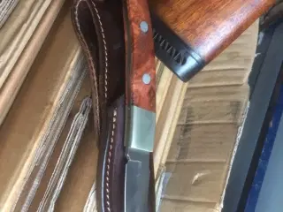 Brugt jagtkniv i rustfri kniv