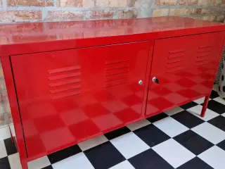 Rødt Ikea PS skab