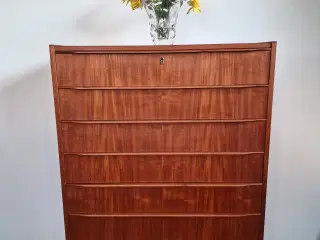 Flot stilren "tallboy" kommode