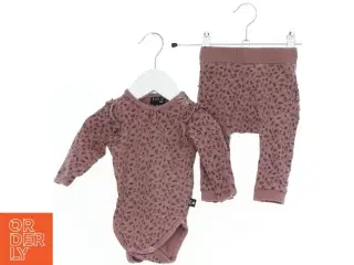 Baby sæt med bodystocking og bukser fra Kidsup (str. 62)
