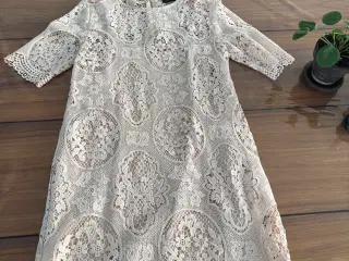 Lyserød blondekjole str m