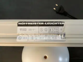 1 HOFFMEISTER loftskinne inkl. 2 spotlamper