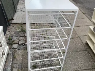 Fin trådkurv reol