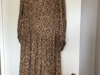 Secondat female kjole