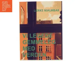 Vi legede gemmeleg med verden : roman af Lærke Malmbak (Bog)