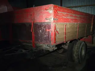 - - - lastbiltipvogn 1-akslet